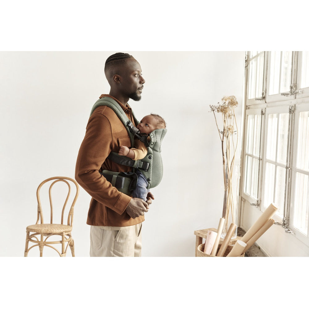 Køb BabyBjörn Dark Green Baby Bæresele Harmony | Luksusbaby