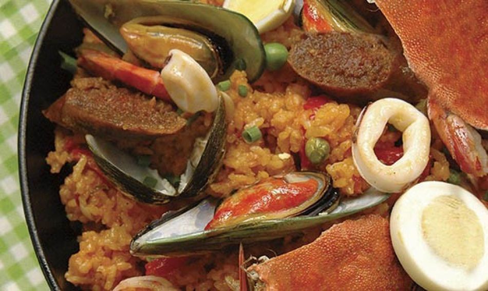 Paella Filipina: Spaanse rijst in Filipijnse stijl