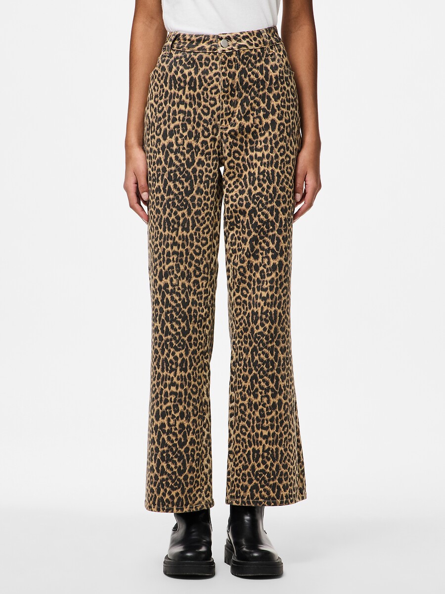 PEÇAS<br>Calça jeans reta de cintura alta com estampa de leopardo