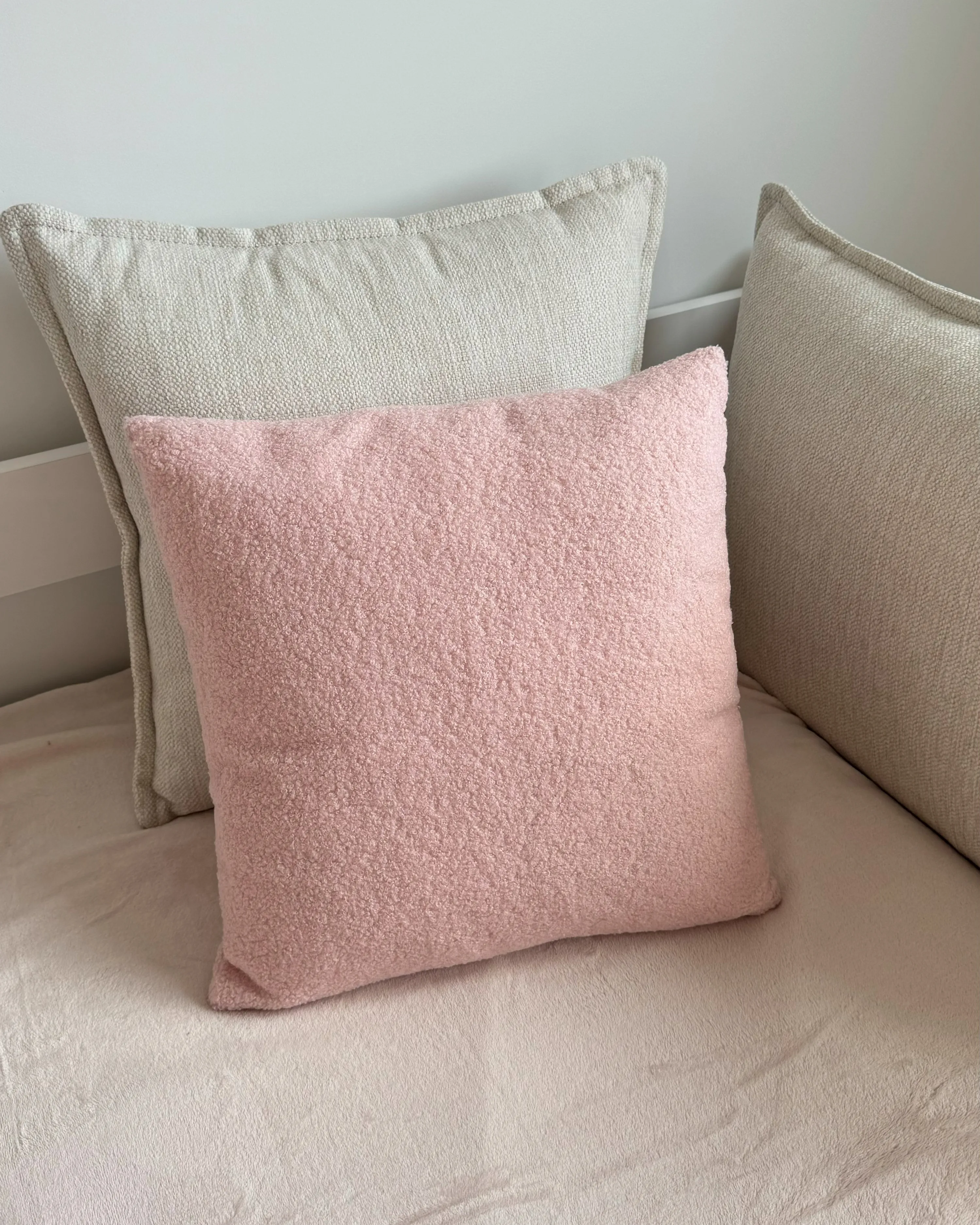 Set van 2 sierkussens LEUZEA Bouclé 45 x 45 cm Pastelroze effen