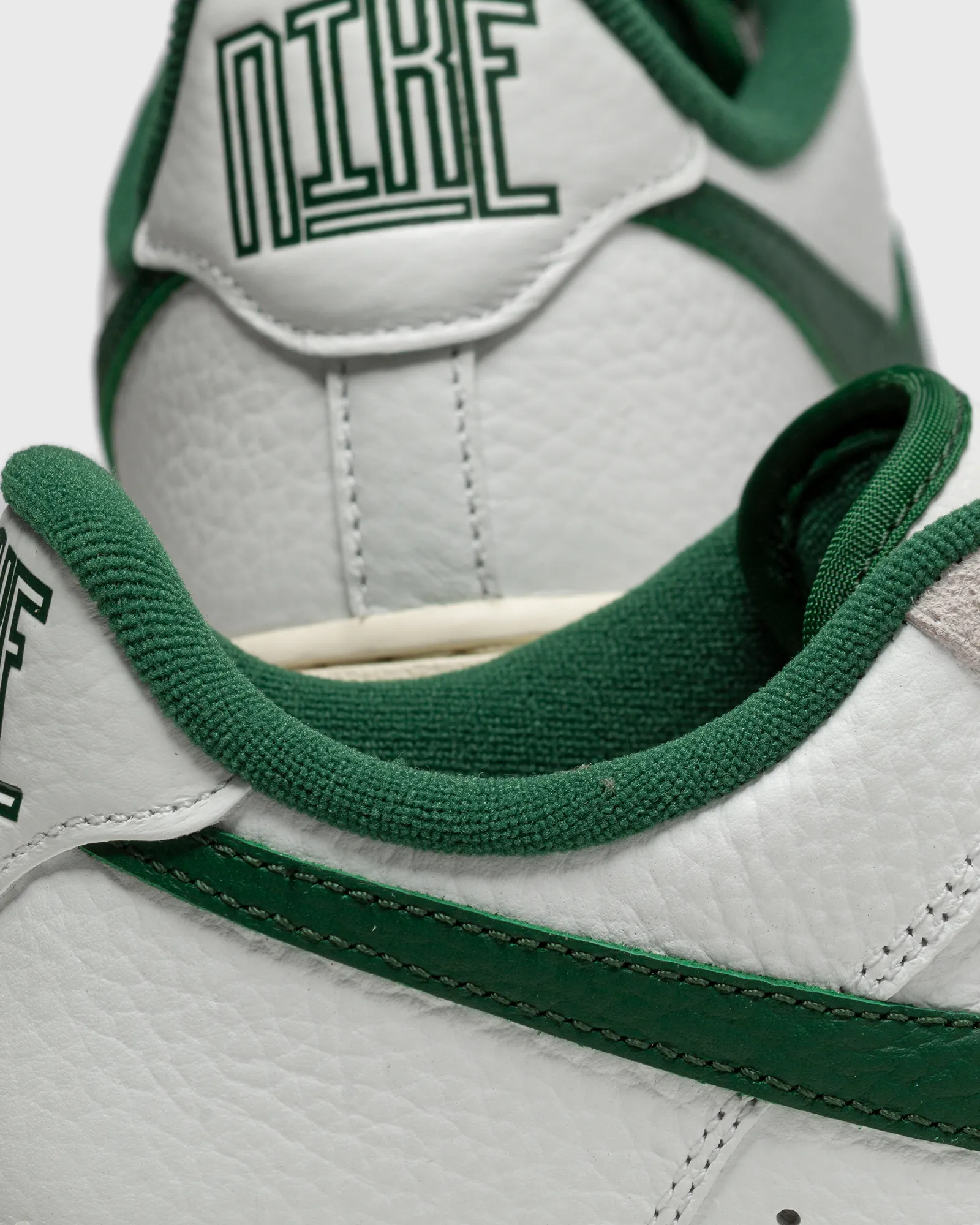 Nike WMNS Air Force 1 '07 LX