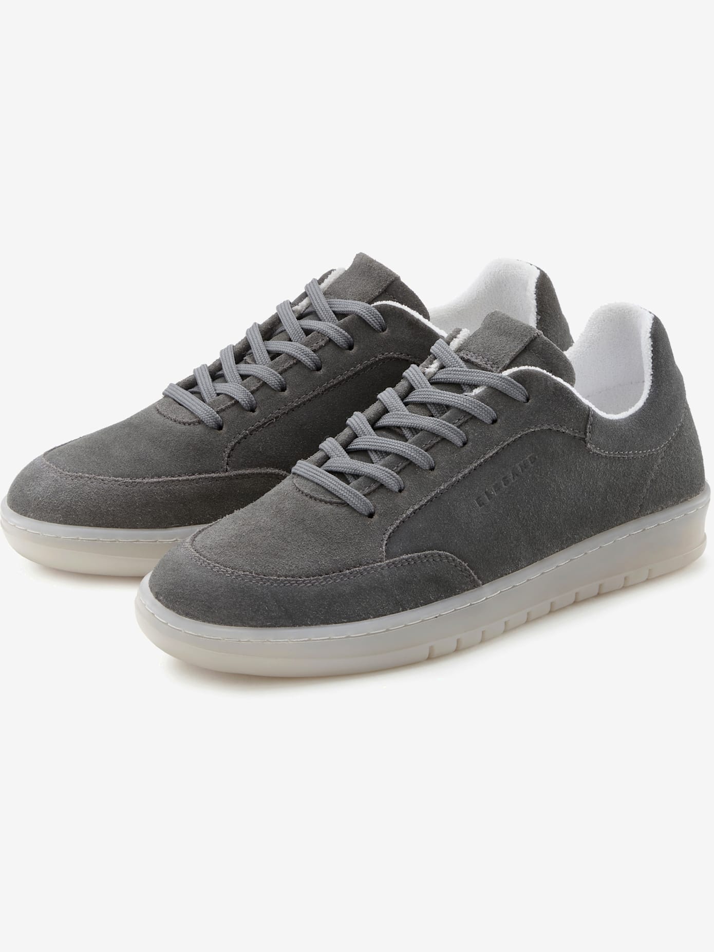 Baskets sneakers tendance et confortables en cuir doux de qualité