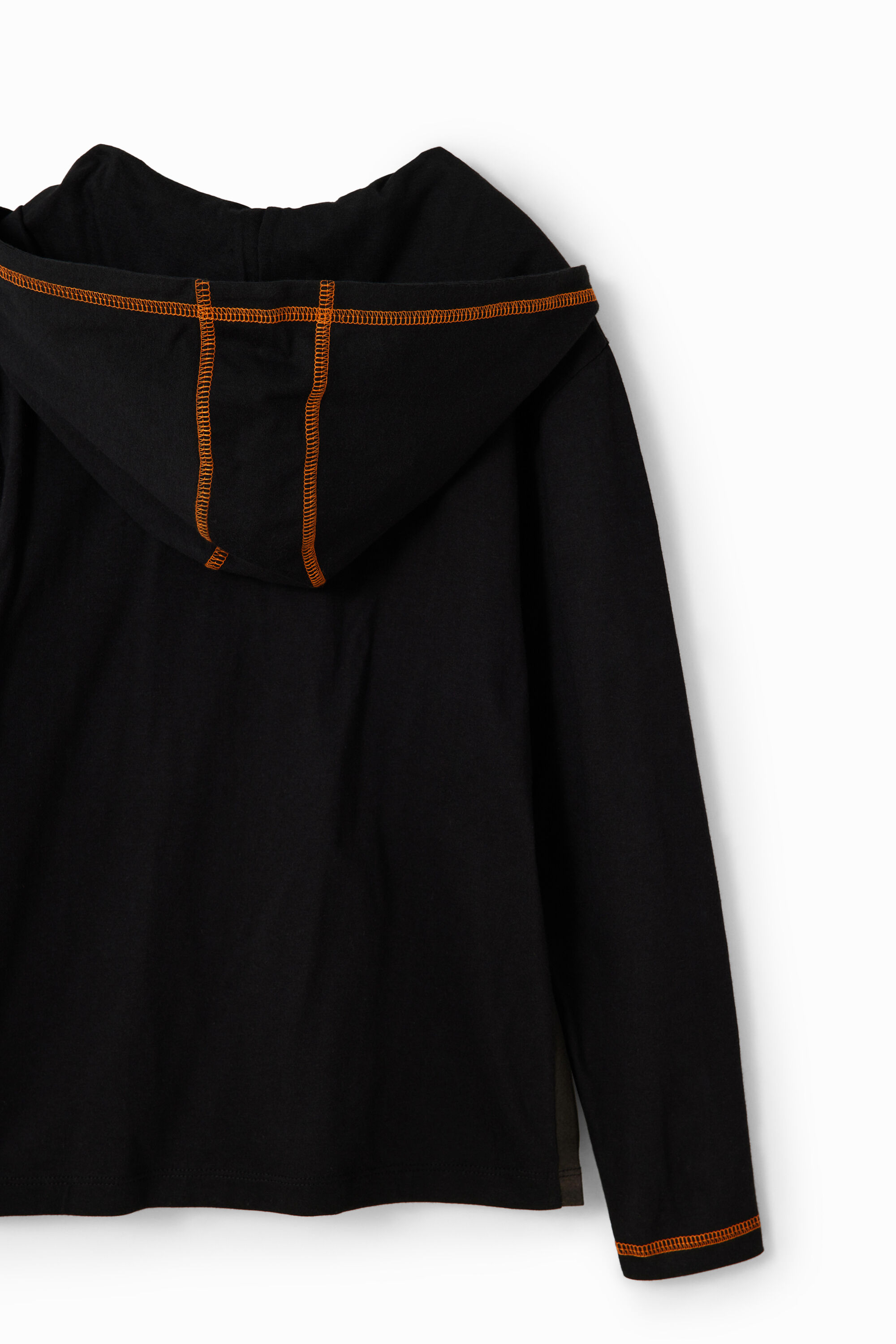 T-shirt capuche basket