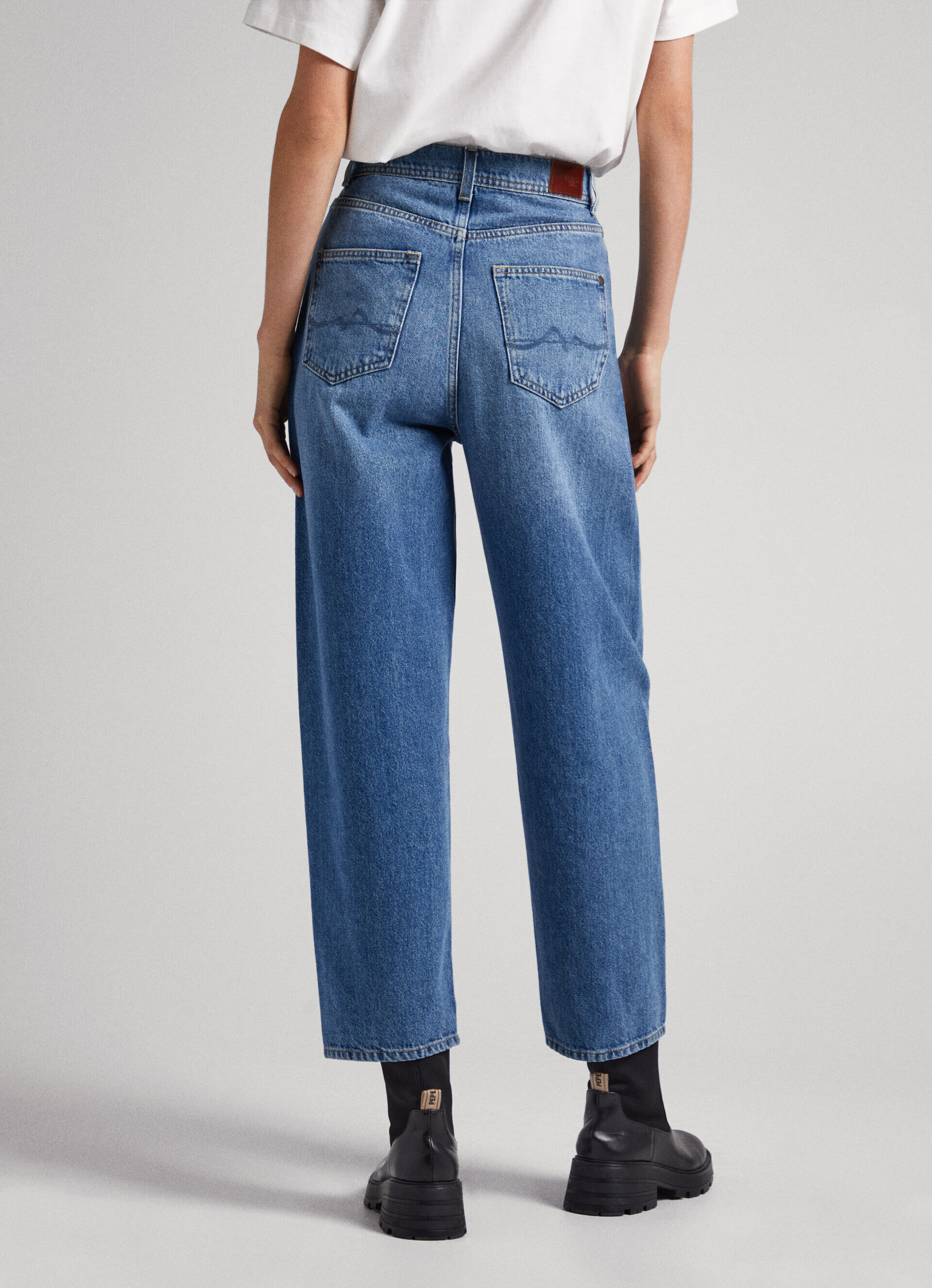 JEANS ADDISON FIT BALLOON TIRO ALTO - jeans