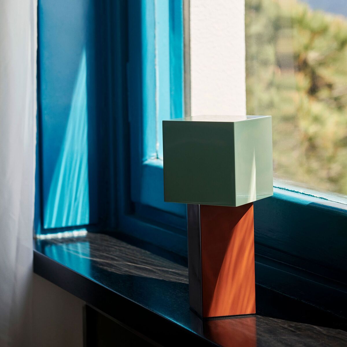 AndTradition Pivot ATD7 bærbar lampe, rusten