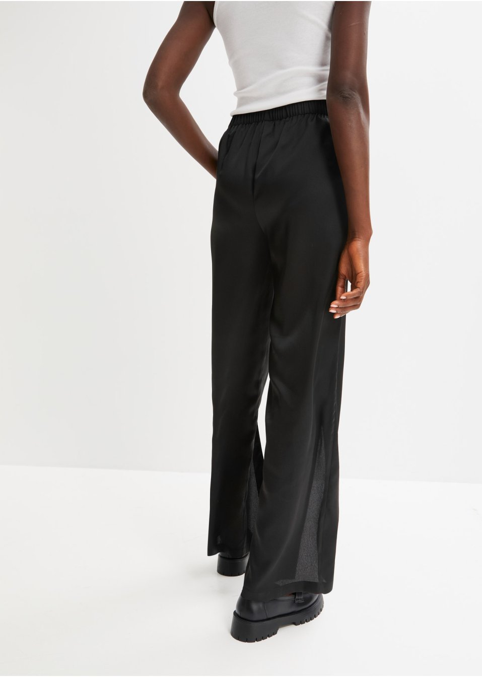 Pantalon en satin avec fentes
