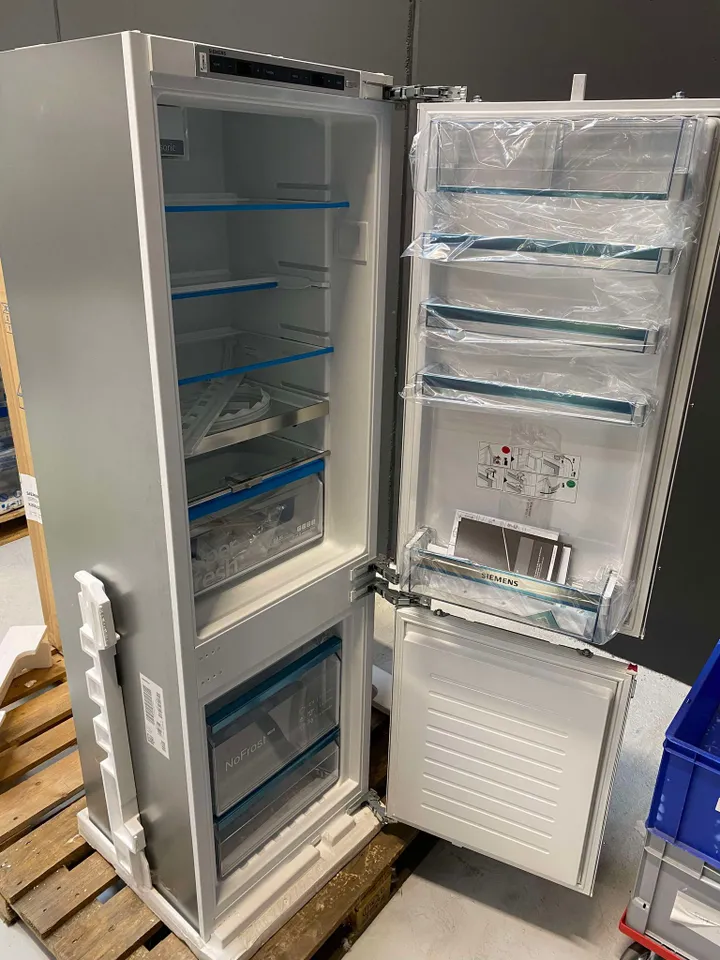 [OUTLET] - Siemens iQ500 KI86NADF0 integreret køle-/fryseskab - bredde: 56 cm - dybde: 55 cm - højde: 177.5 cm - 254 liter - Klasse F - Fladhængsel