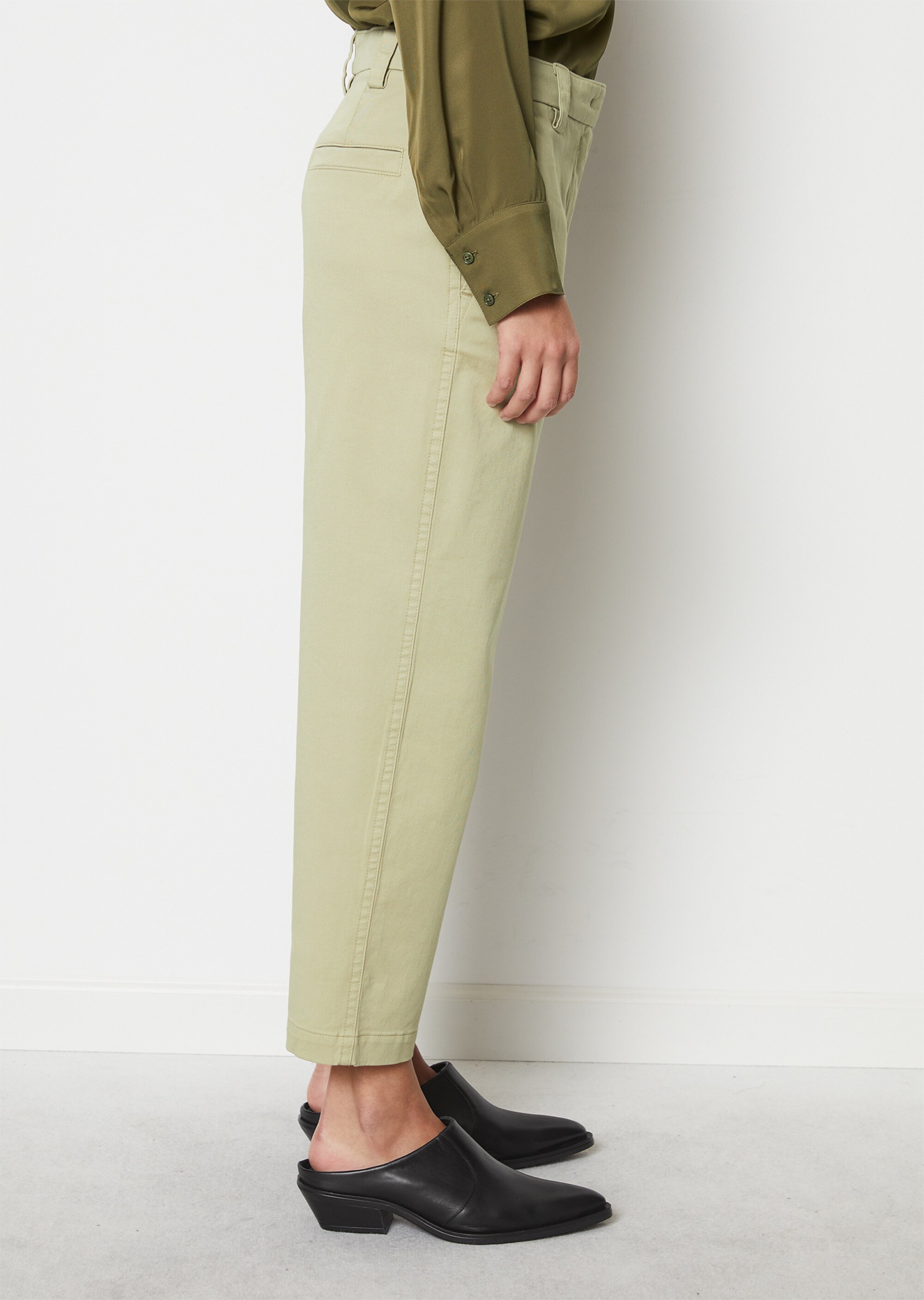 Chino Modell KALNI tapered aus Bio-Baumwoll-Stretch
