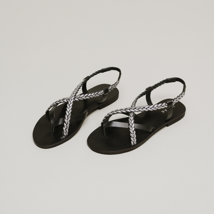 Sandales à brides tressées  en cuir noir et argent
