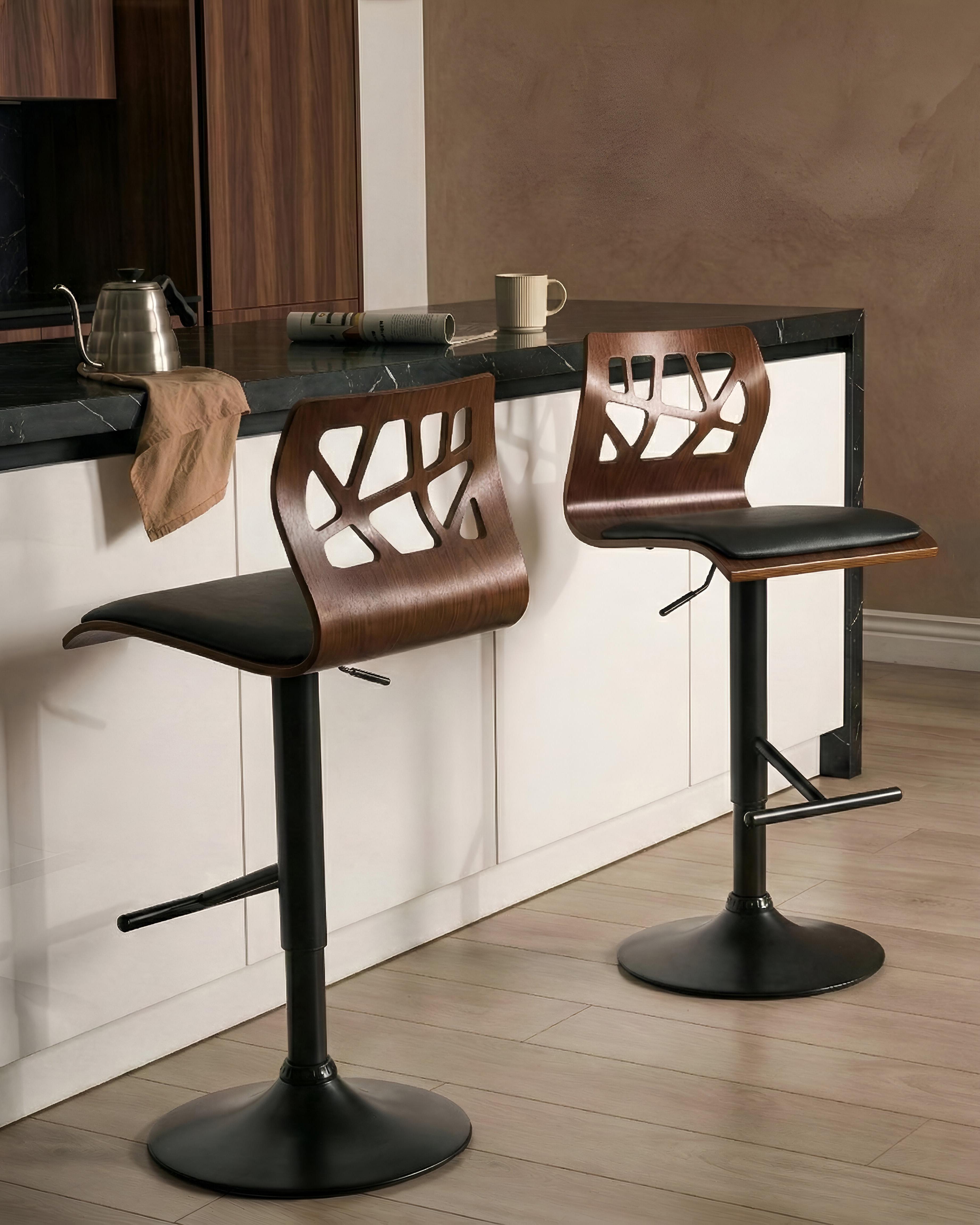 Set van 2 barstoelen PETERSBURG Kunstleer draaibaar Zwart