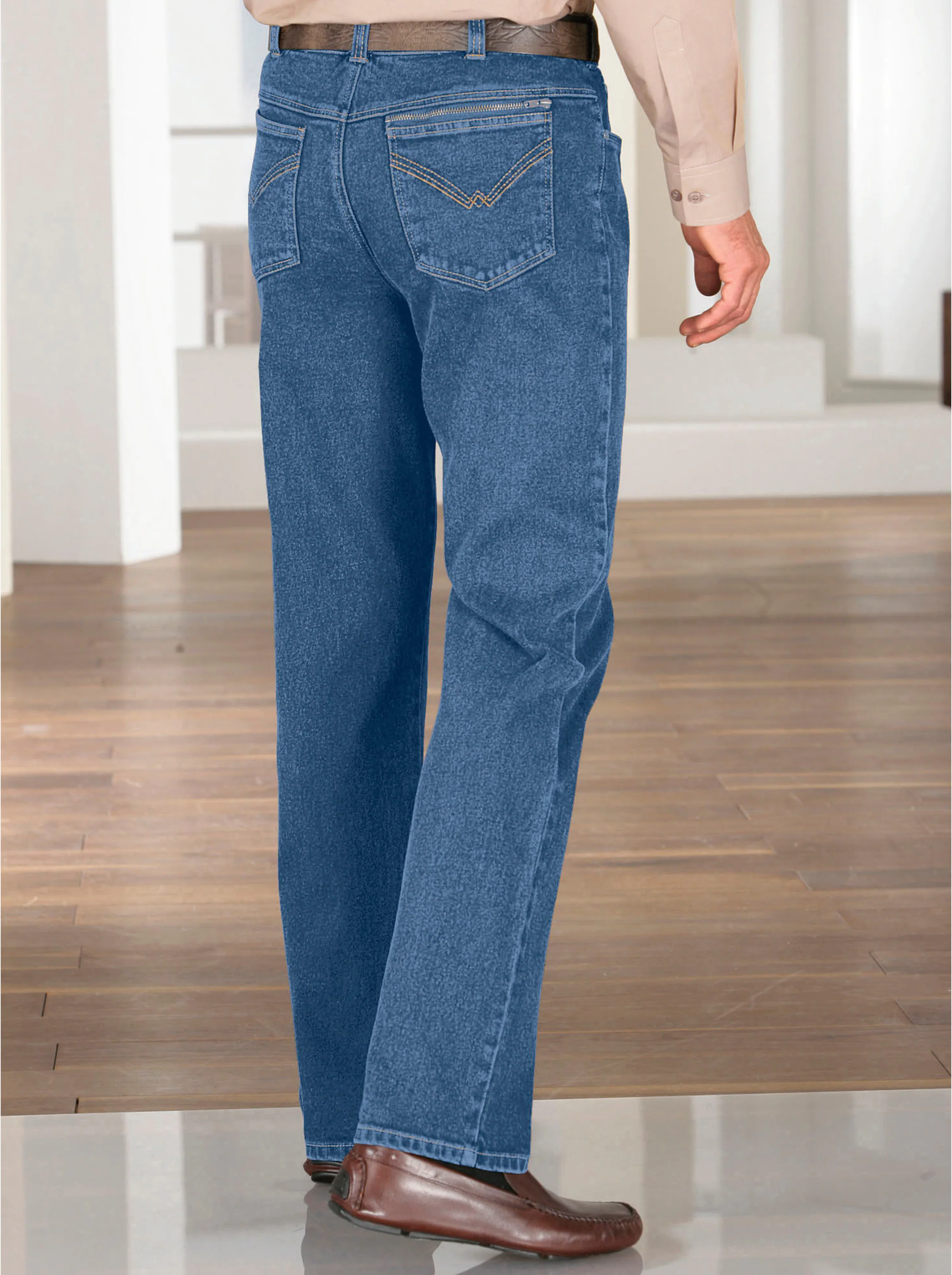 Jeans in blue-bleached
