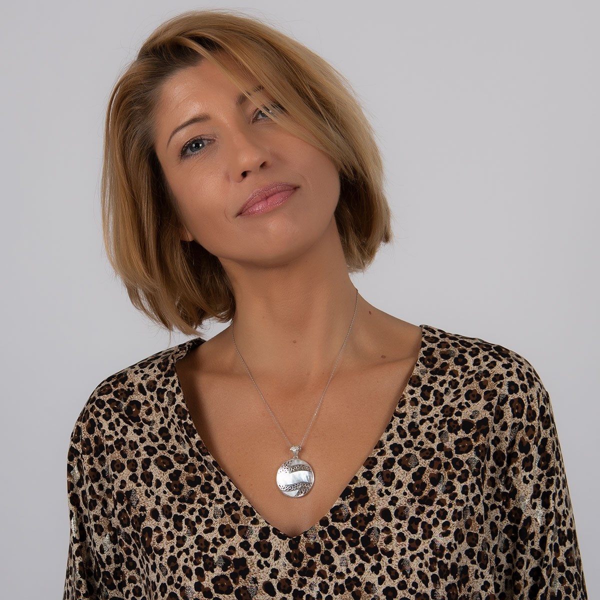 Pendentif ADEN en nacre blanche Argent massif rond