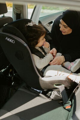 Axkid Movekid Bakovervendt Bilstol, Granite
