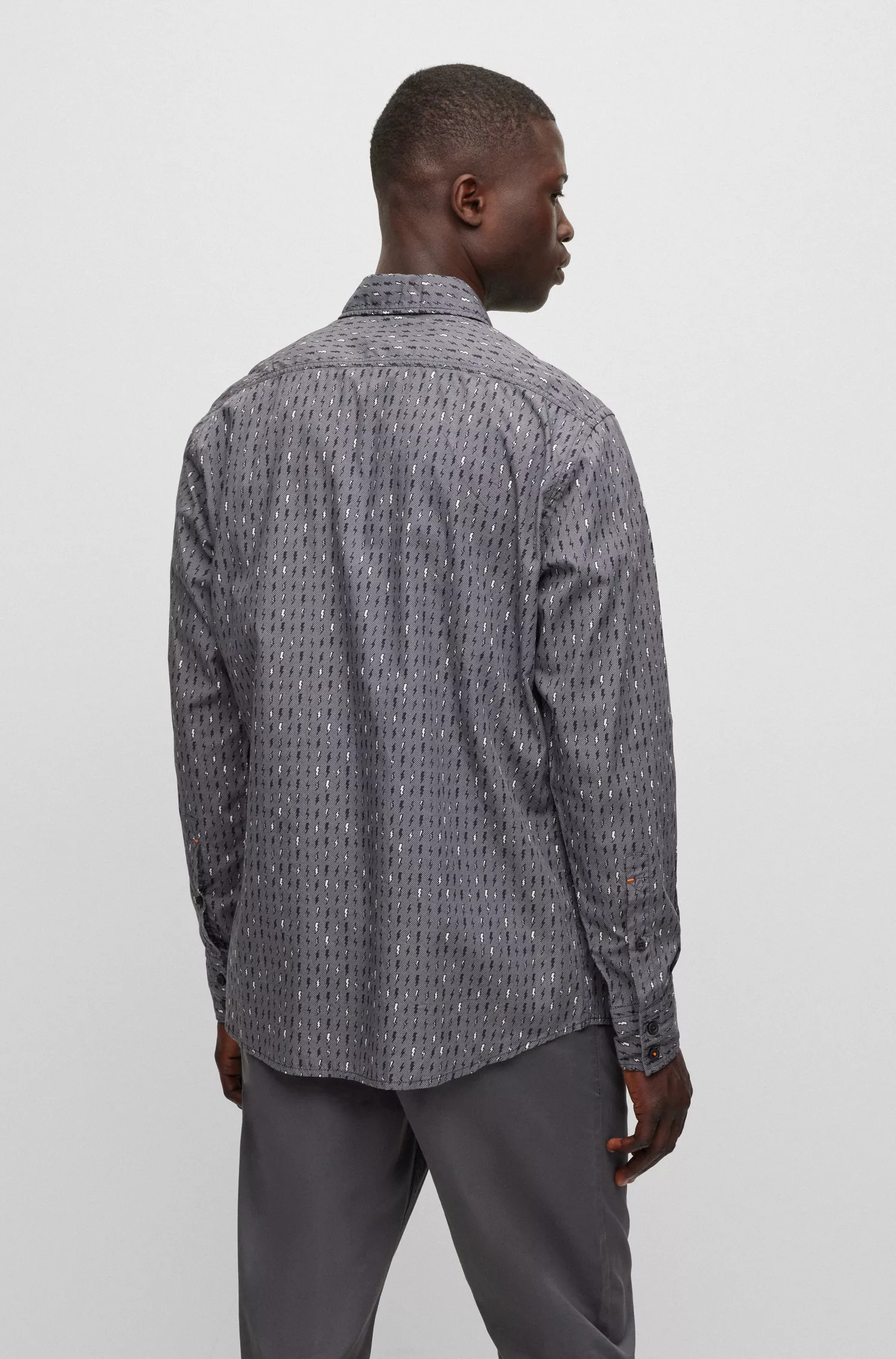 Camisa BOSS laranja, corte regular, em popeline de algodão estampado.