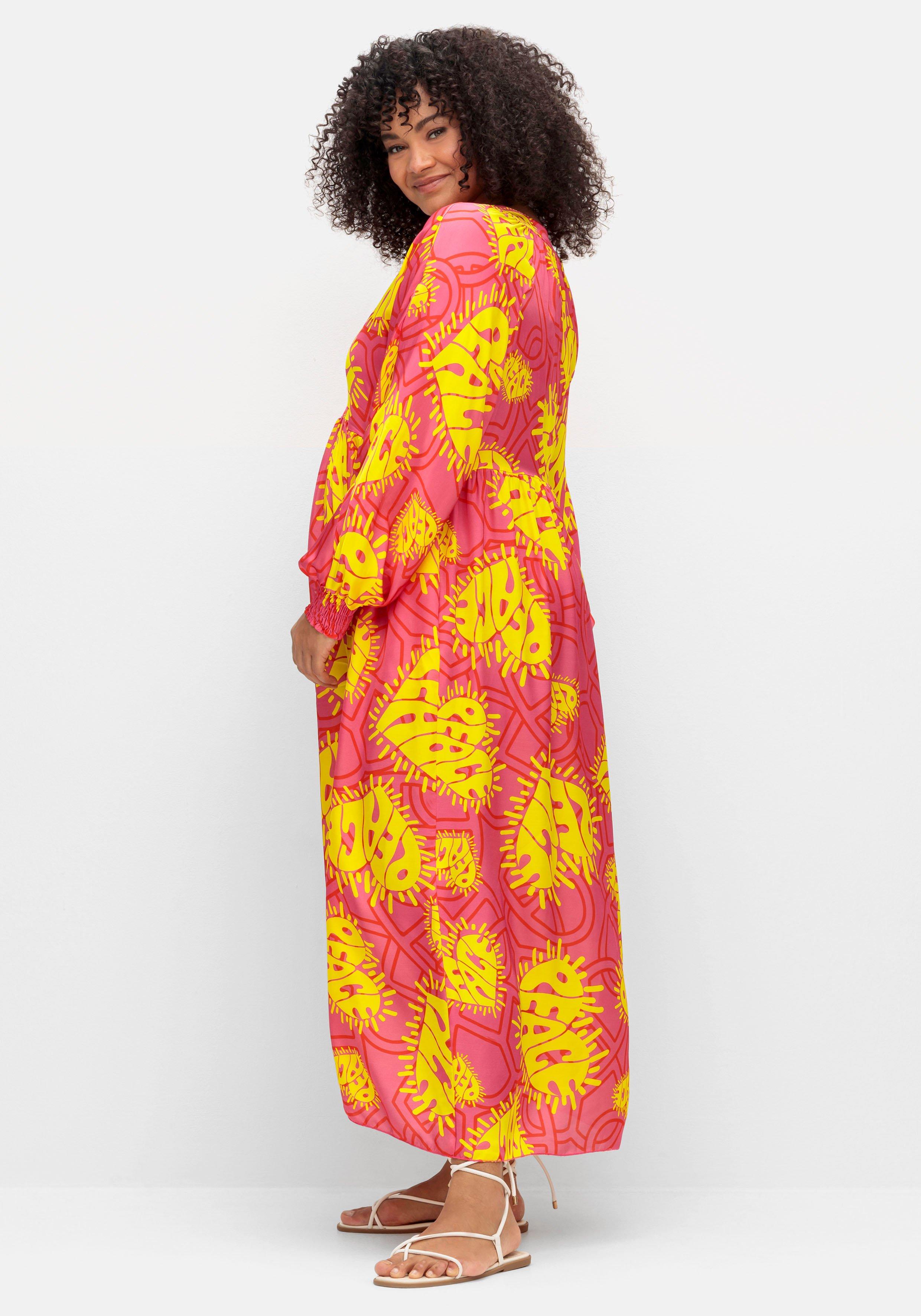Maxikleid mit Alloverprint und V-Ausschnitt