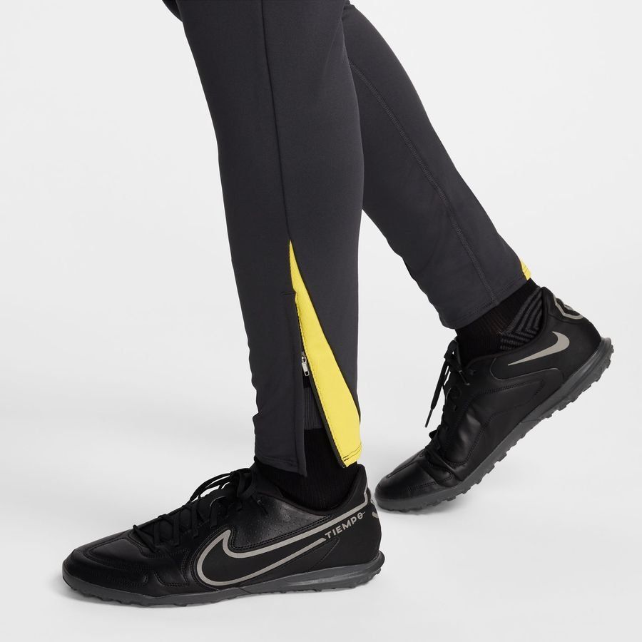 Liverpool Bas de Survêtement Dri-FIT Strike 3ème - Gris/Jaune/Rouge