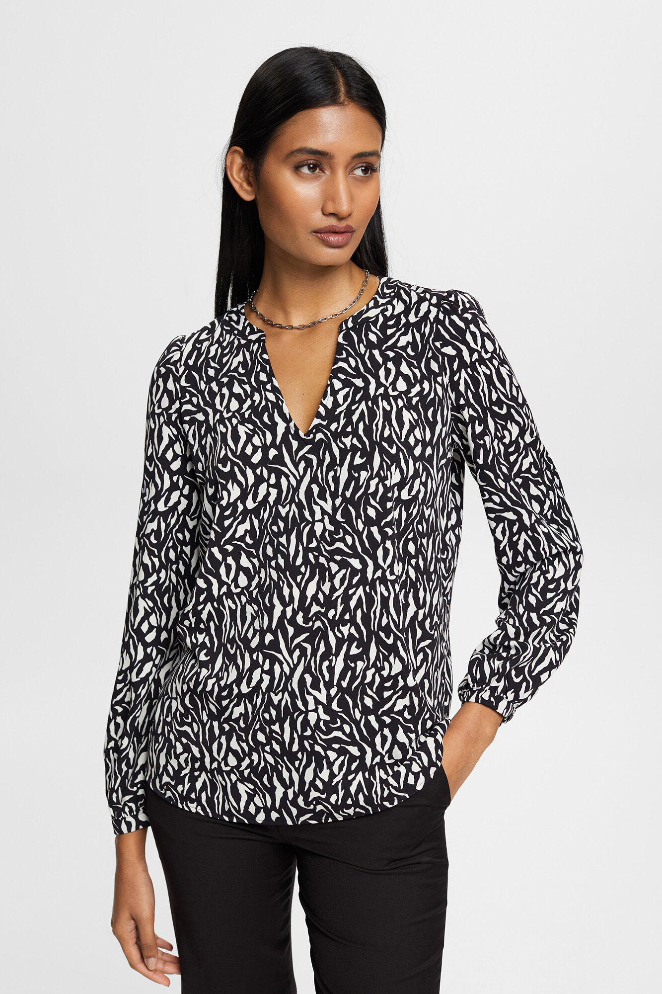 Blusa de corte reto com estampa por toda a peça - Estampa branca