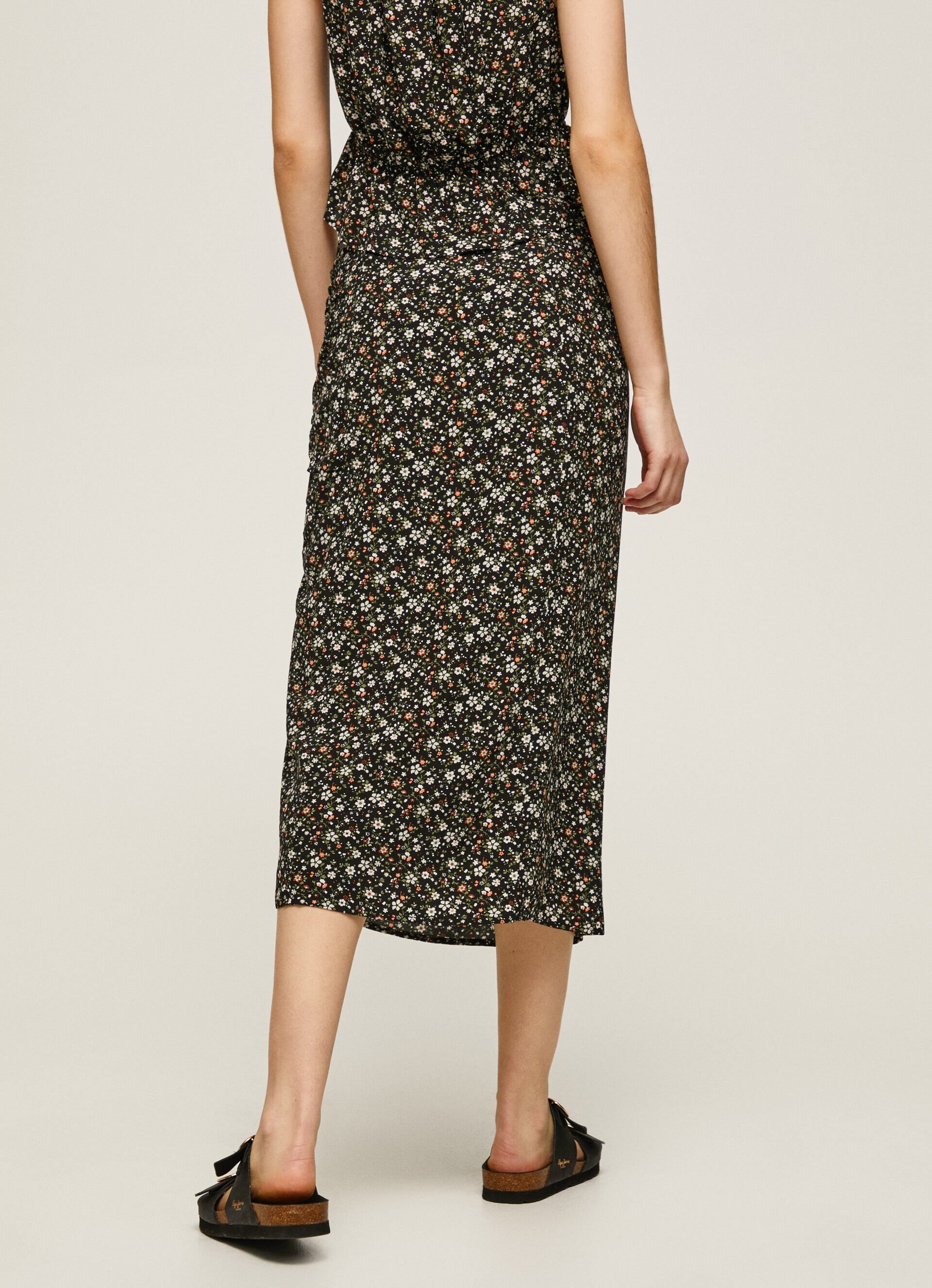 SAIA COM ESTAMPA FLORAL - multicolorida