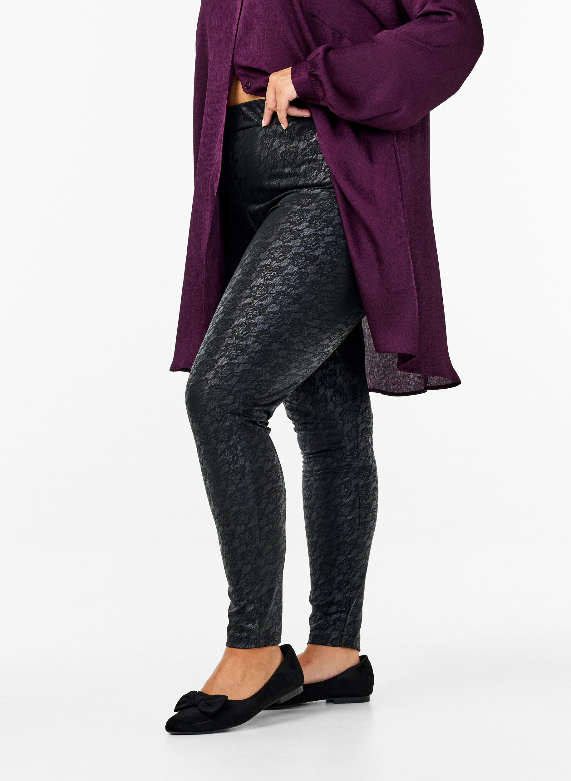 Leggings i imiteret læder med blondestruktur