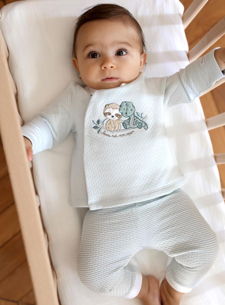 Ensemble haut bleu ciel et pantalon écru Crocodile et Paresseux