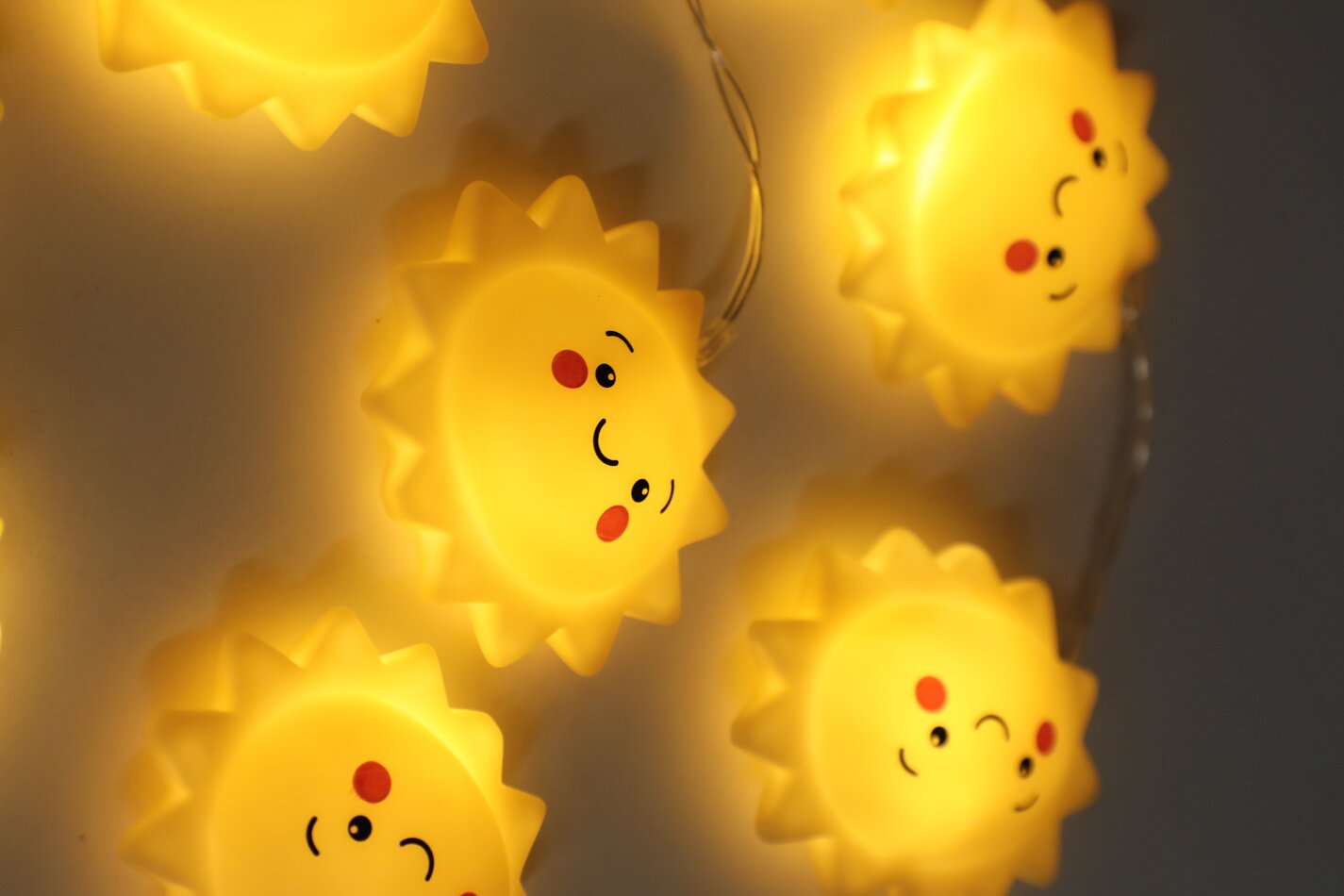Cordão de luzes LED com 10 unidades para crianças - Vários modelos