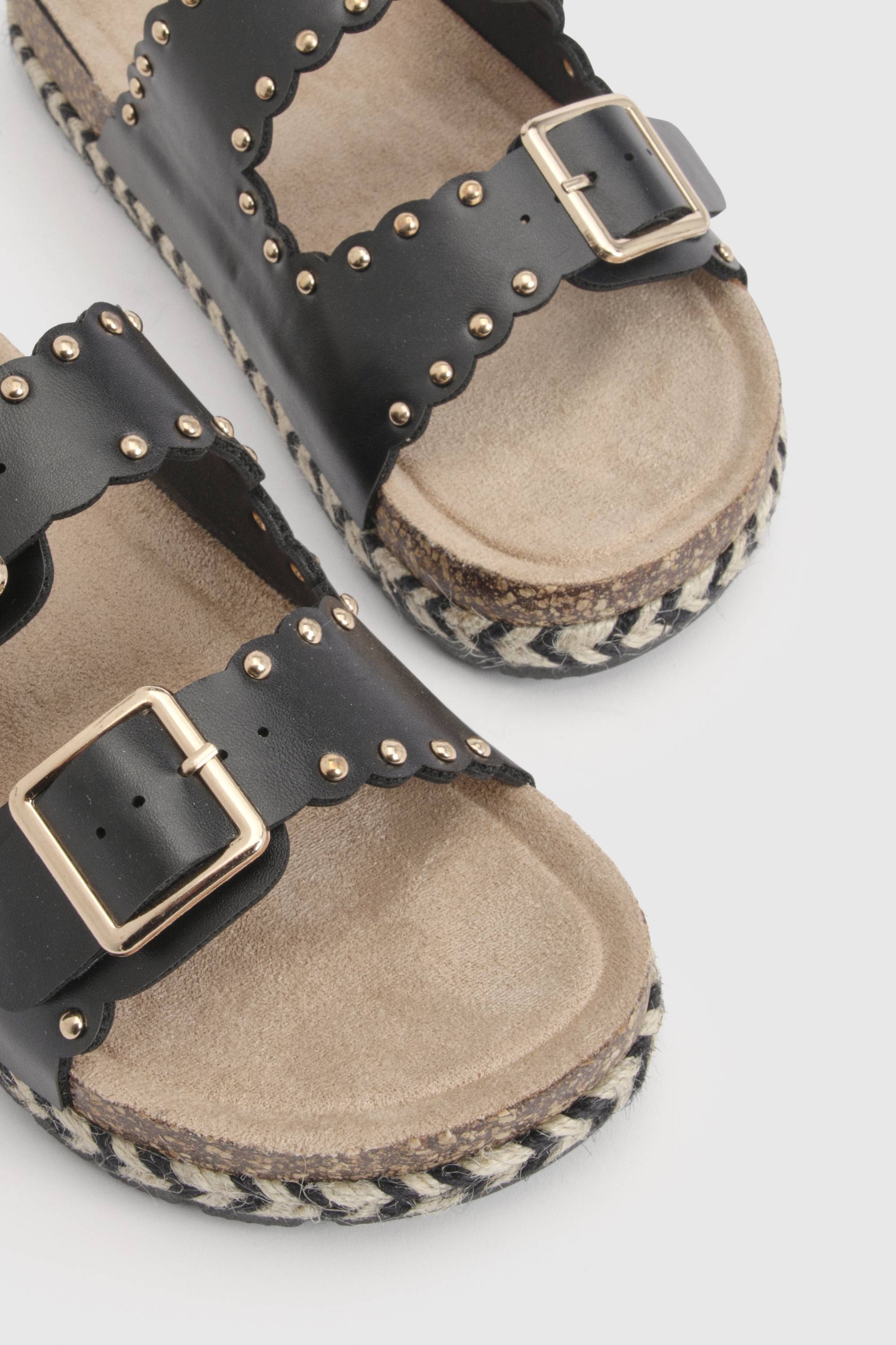 boohoo Sandales À Plateforme Plate Avec Double Boucle Et Clous