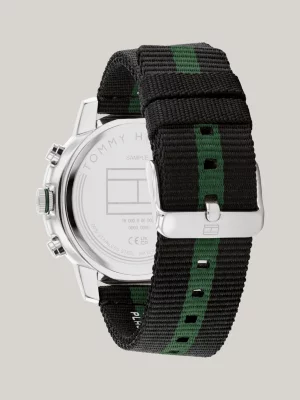 Relógio esportivo com mostrador verde, pulseira de tecido e aço inoxidável.