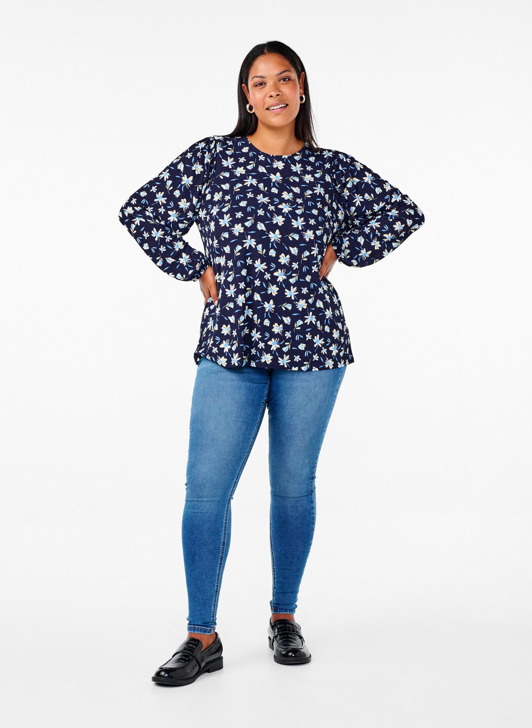 Bluse med lange ærmer og blomsterprint