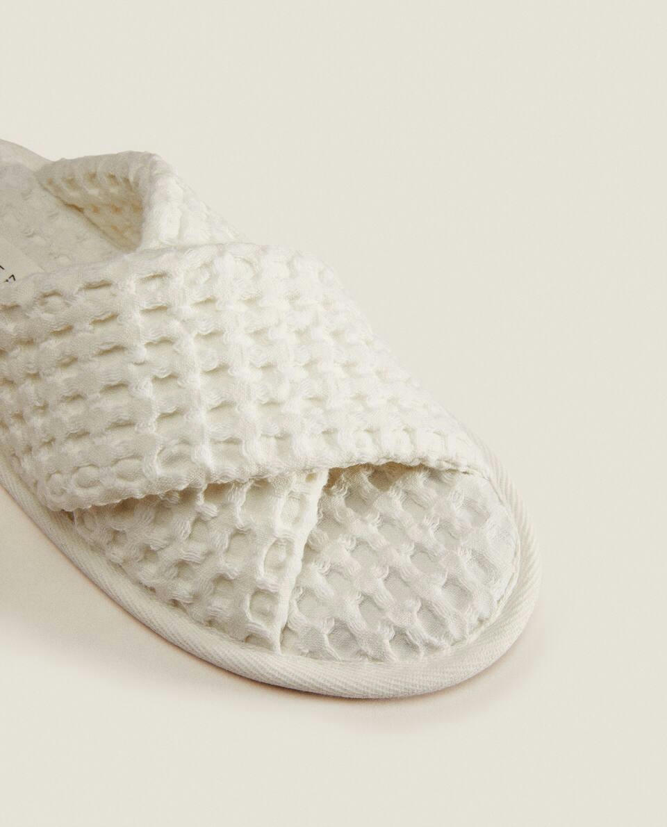 CHINELOS CRUZADOS DE MALHA WAFFLE