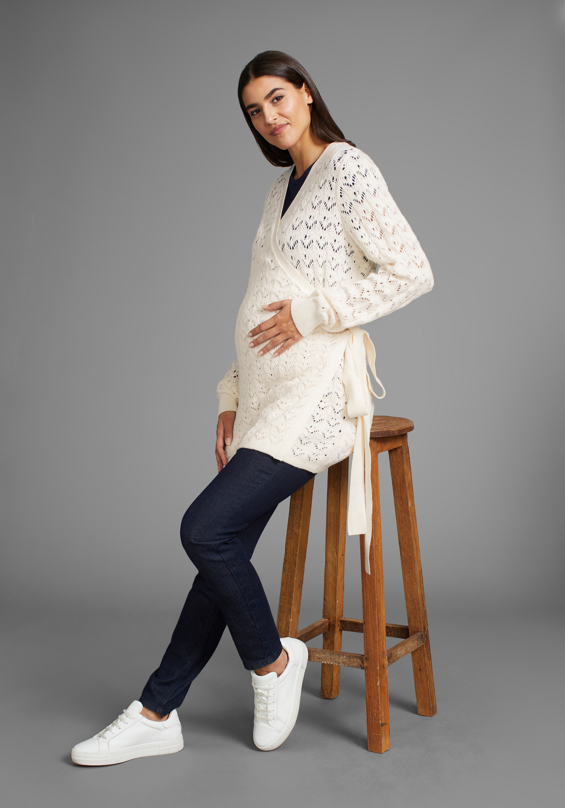 Neun Monate Umstandsstrickjacke », Für Schwangerschaft und Stillzeit«, , Wickelstrickjacke in Ajourmuster