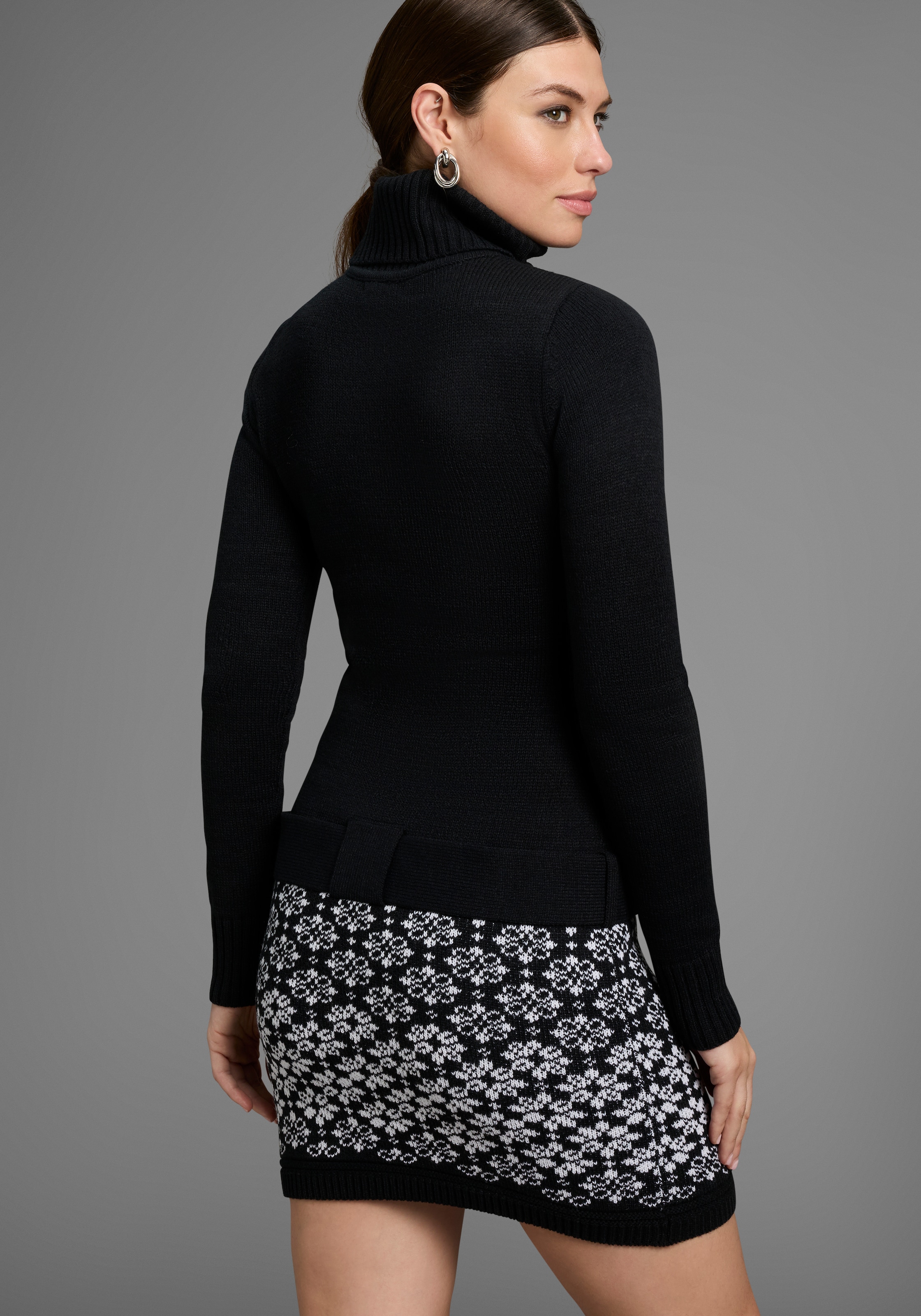 Melrose Strickkleid in enger Form, Mini-Länge mit Gürtel