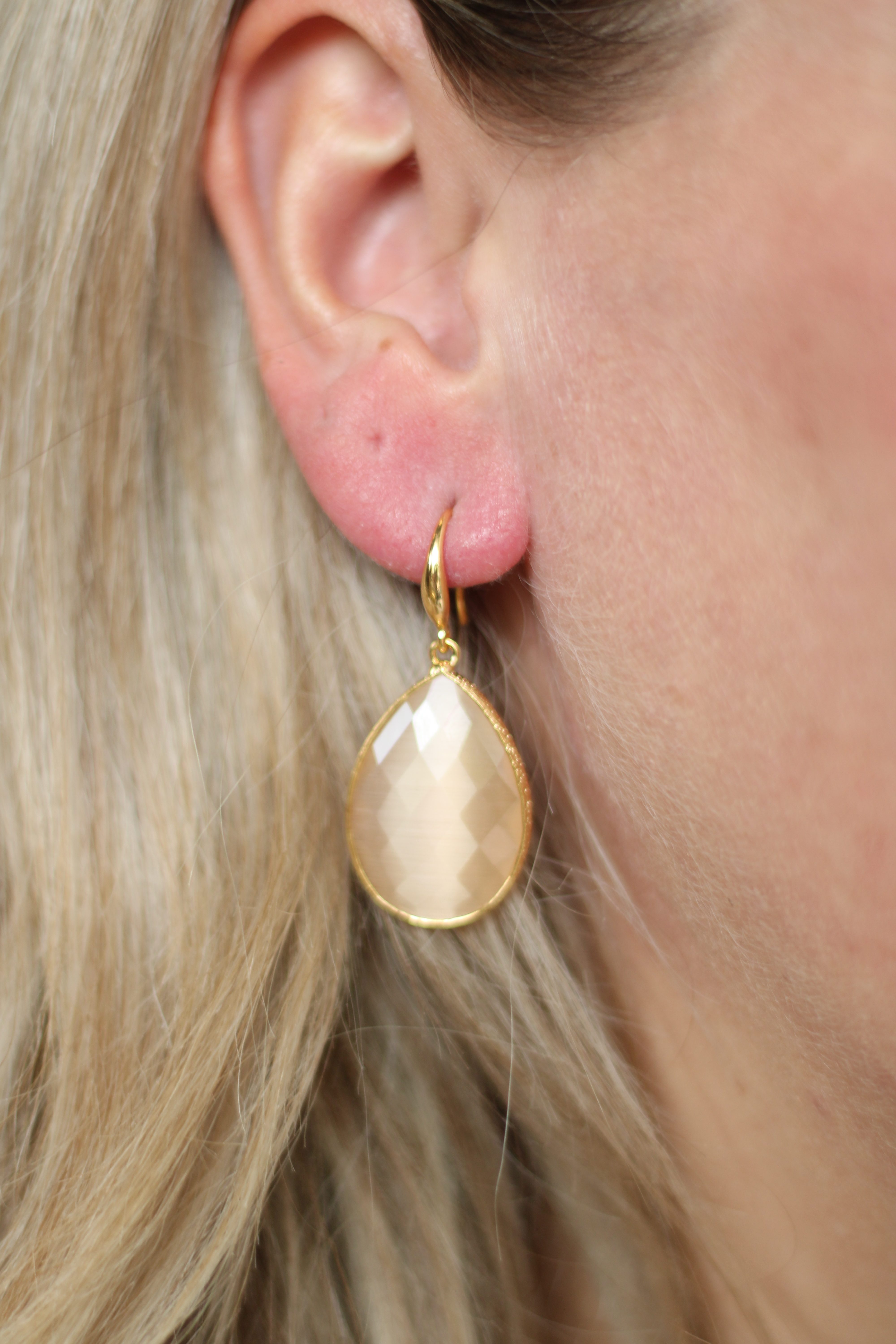 Druppel Oorbellen Beige - Goud