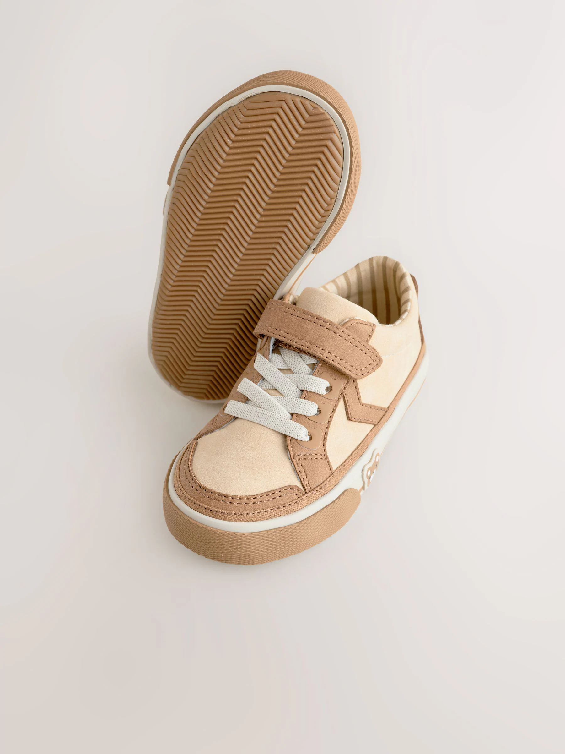 Bruin met beer - Sneakers met klittenbandsluiting en elastische veters