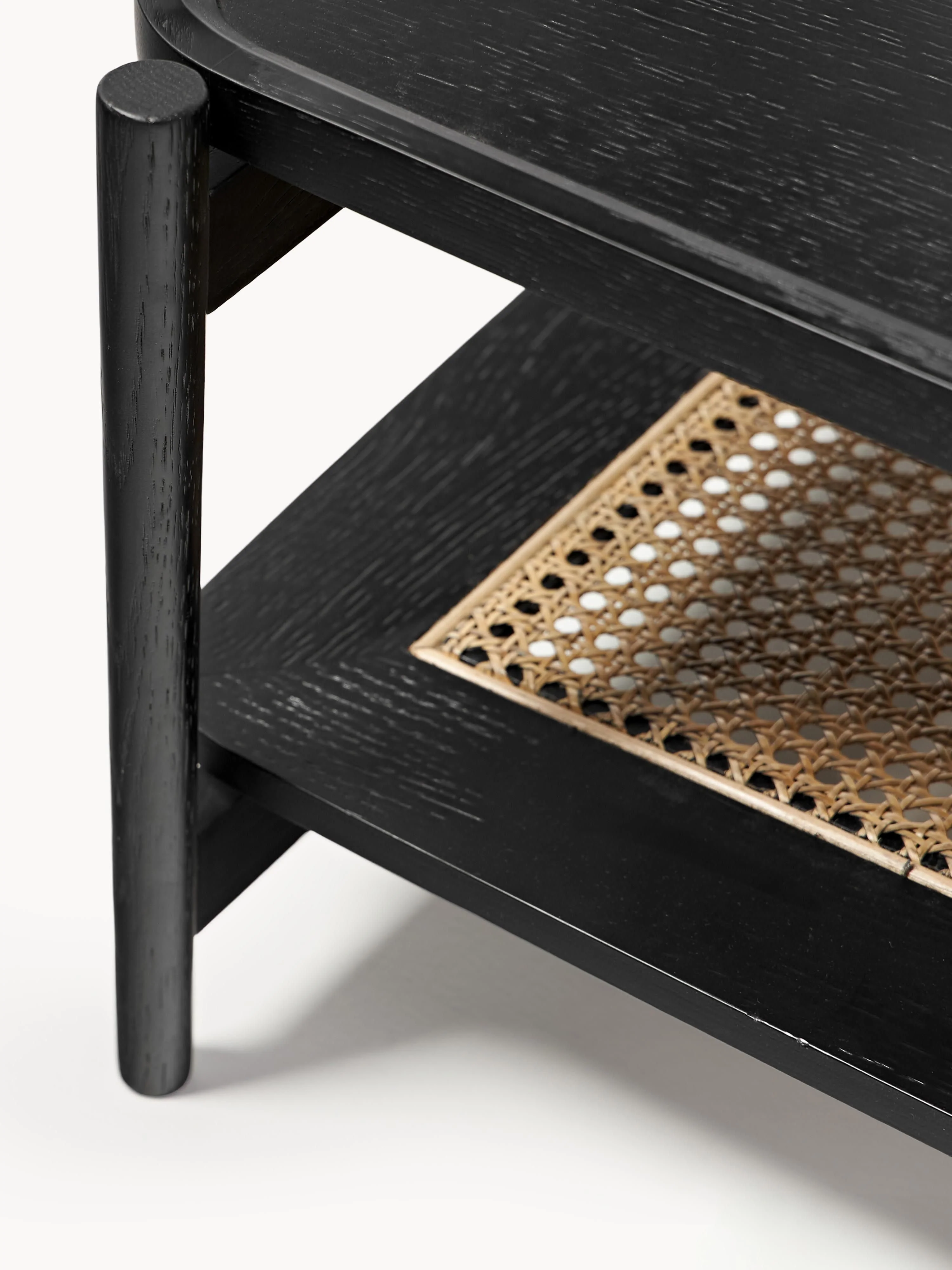 Houten salontafel Libby met plank van Weens vlechtwerk