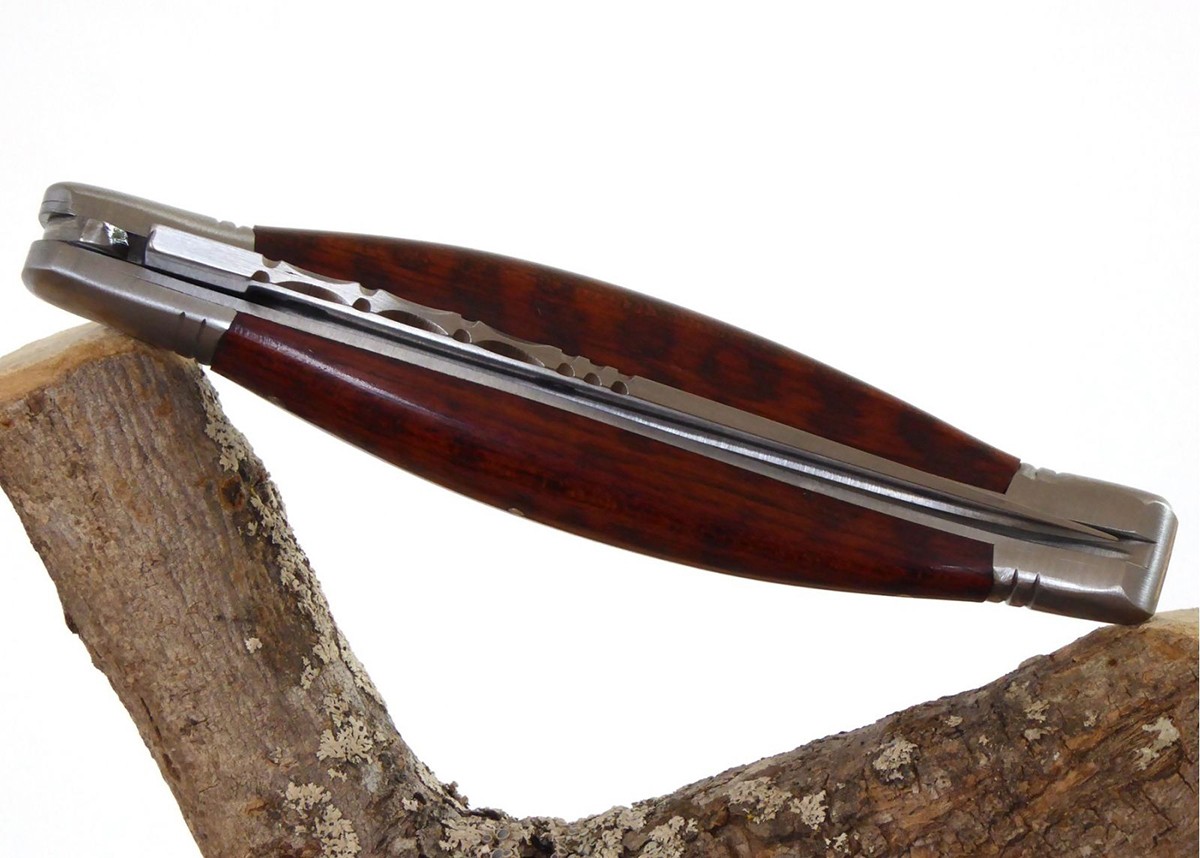 Couteau Laguiole bombé avec un manche en Amourette et mitres inox