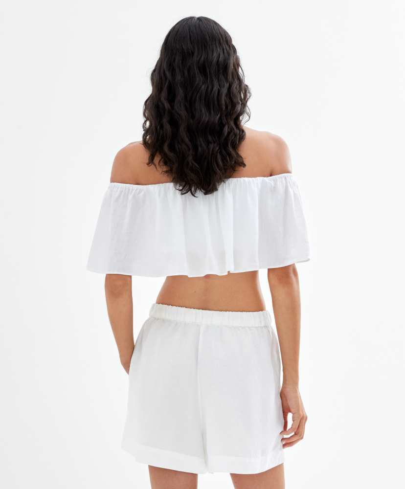 Blusa de linho com ombros à mostra