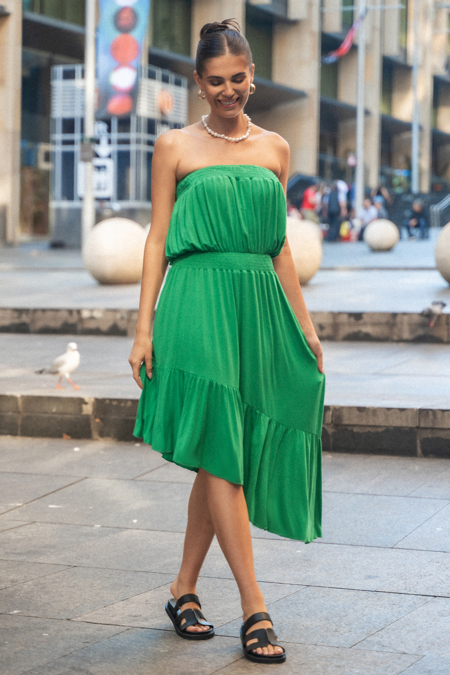 Robe tube avec ourlet à volants asymétriques verte