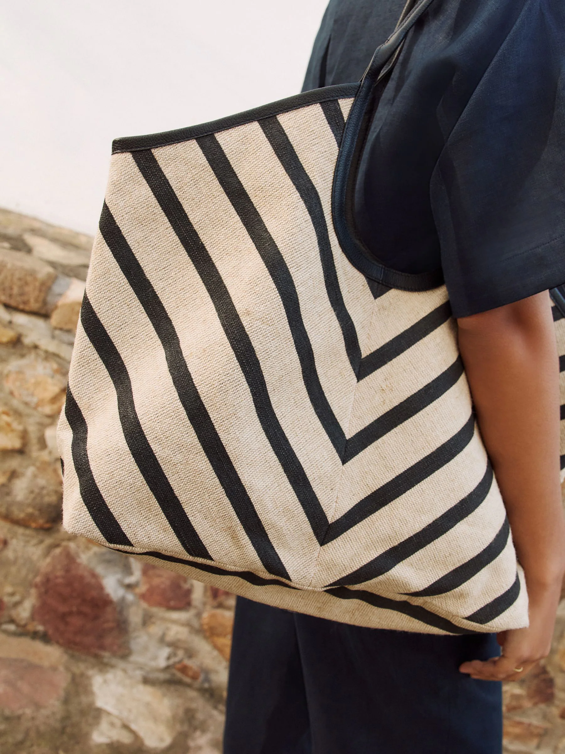 Zwart/wit - Schoudertas met linnenlook