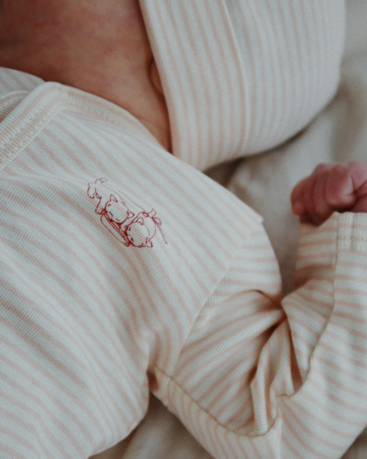 Heldress / Babypysj – 100% Øko Bomull | Fio Onesie