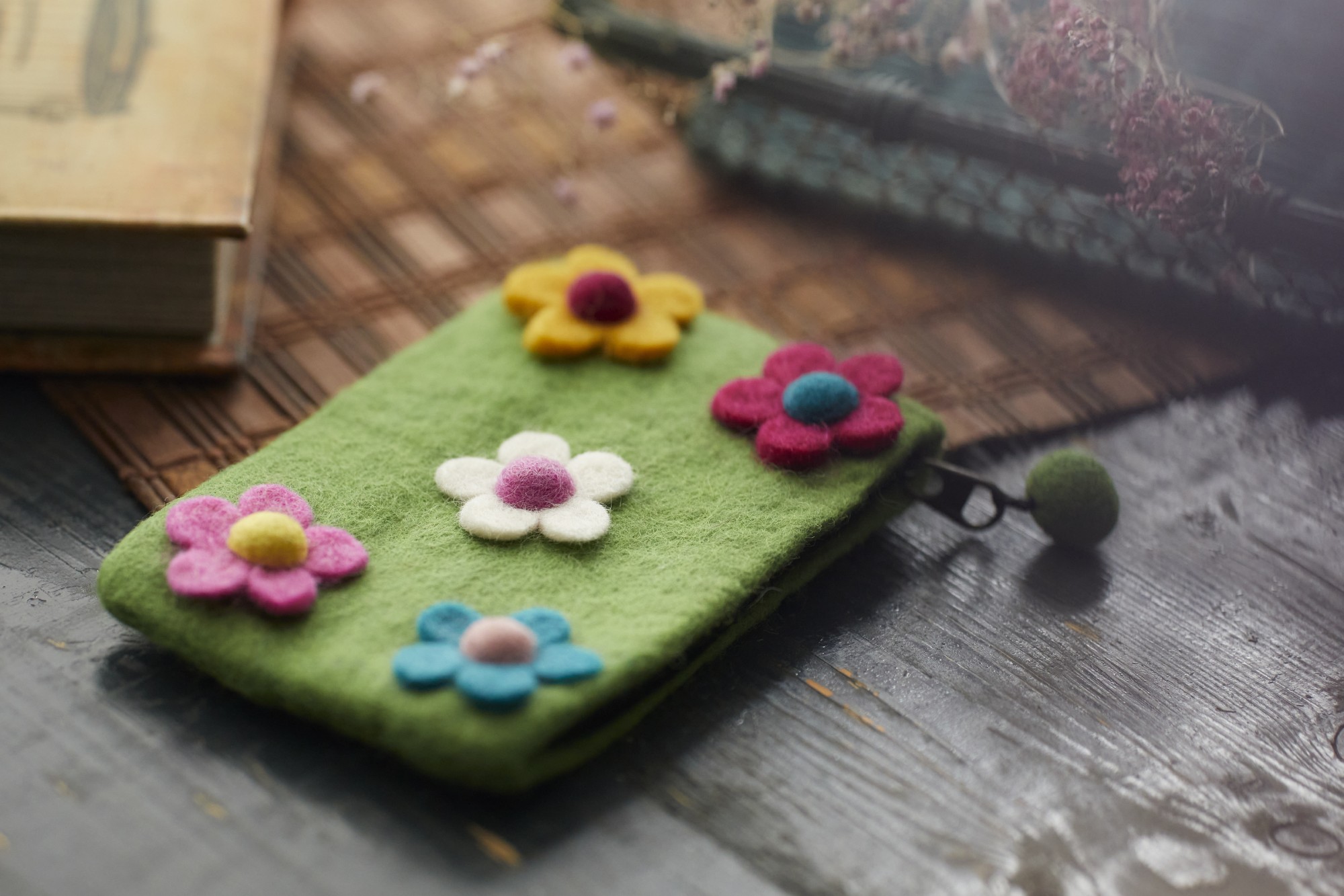 Filz-Etui 'Blumenwiese', oliv, B 16 cm, H 10 cm günstig bestellen