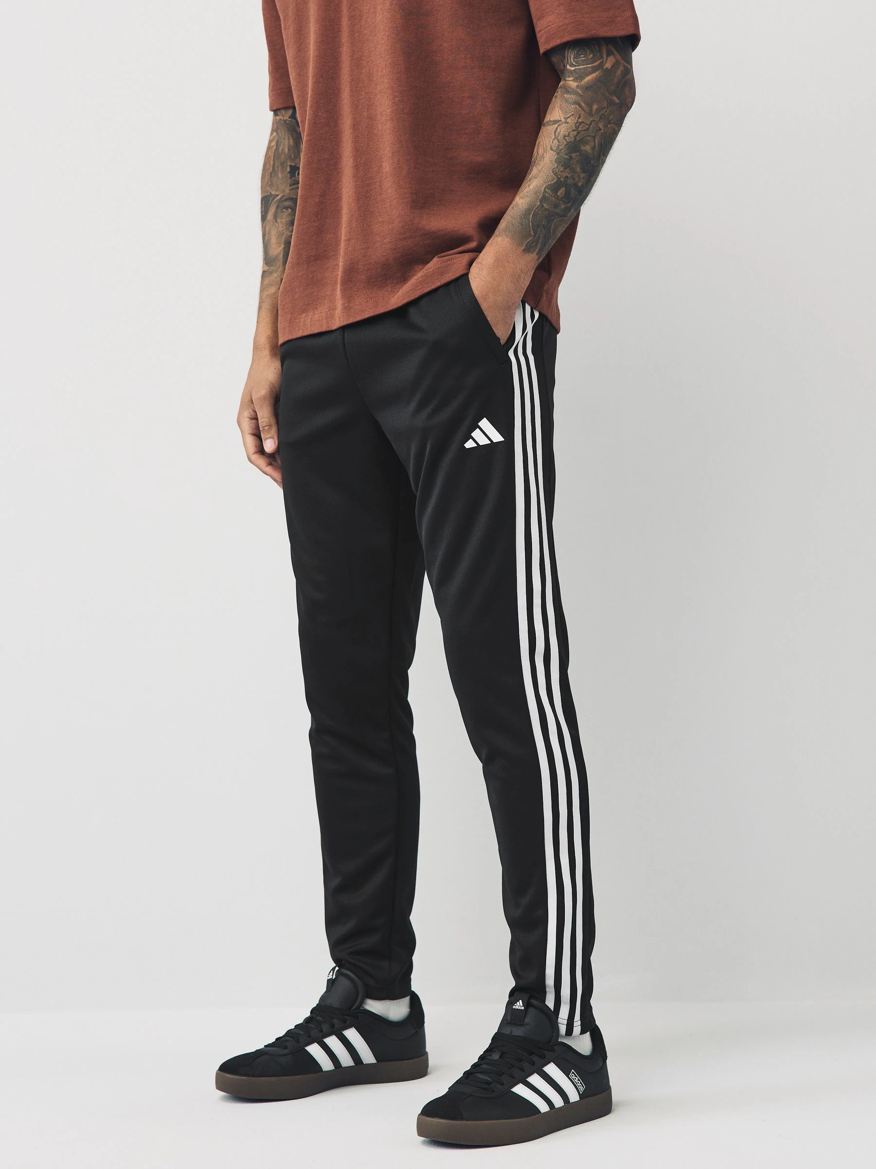 Zwart - adidas Train Essentials trainingsjoggingbroek met 3 strepen