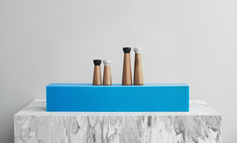 Normann Copenhagen Craft peper- en zoutmolen zwart small naturel eiken