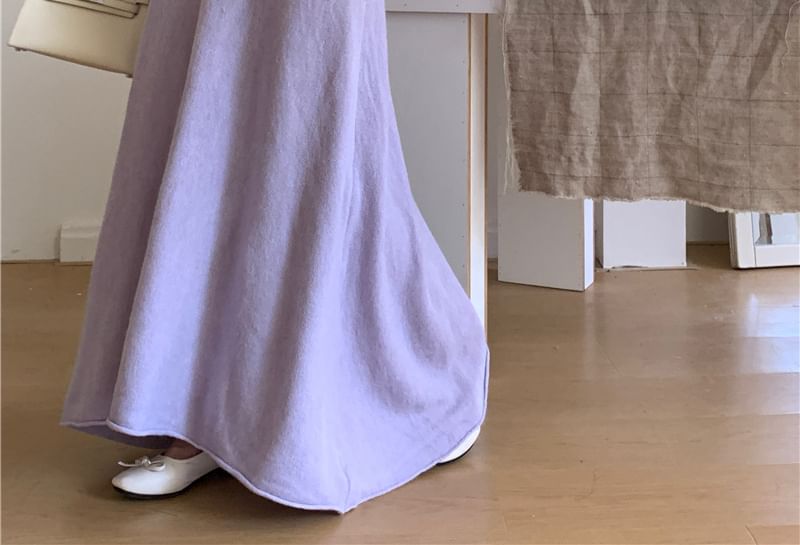 Lewwe - Set: V-hals effen geribbelde trui met distressed effect + hoge gebreide maxi-A-lijn rok