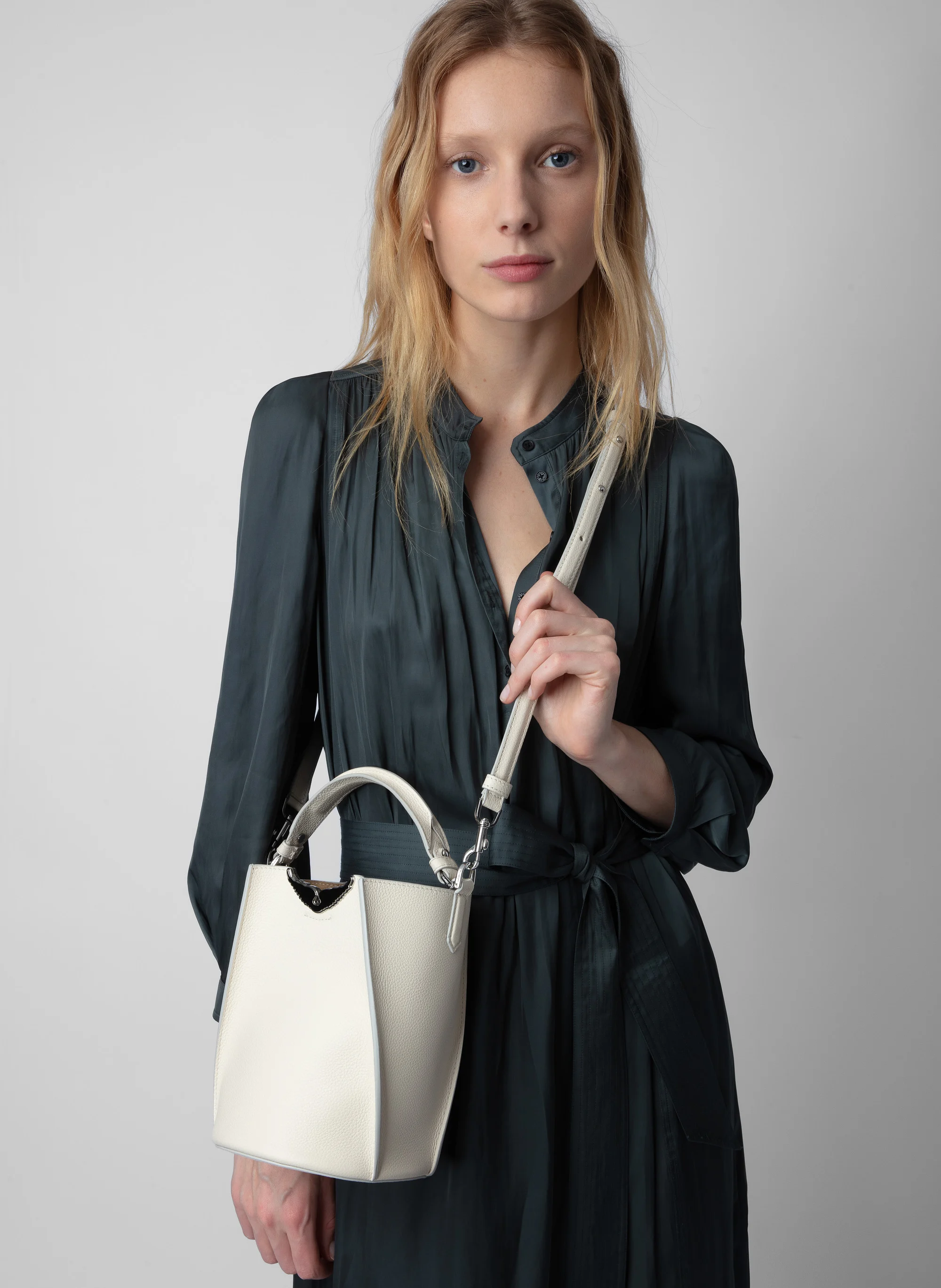 BORDERLINE - Sac seau en cuir grainé | Blanc