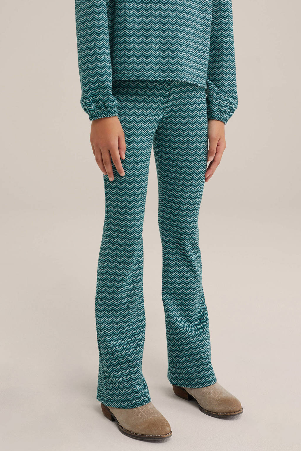WE Fashion flared broek met all over print groen/wit