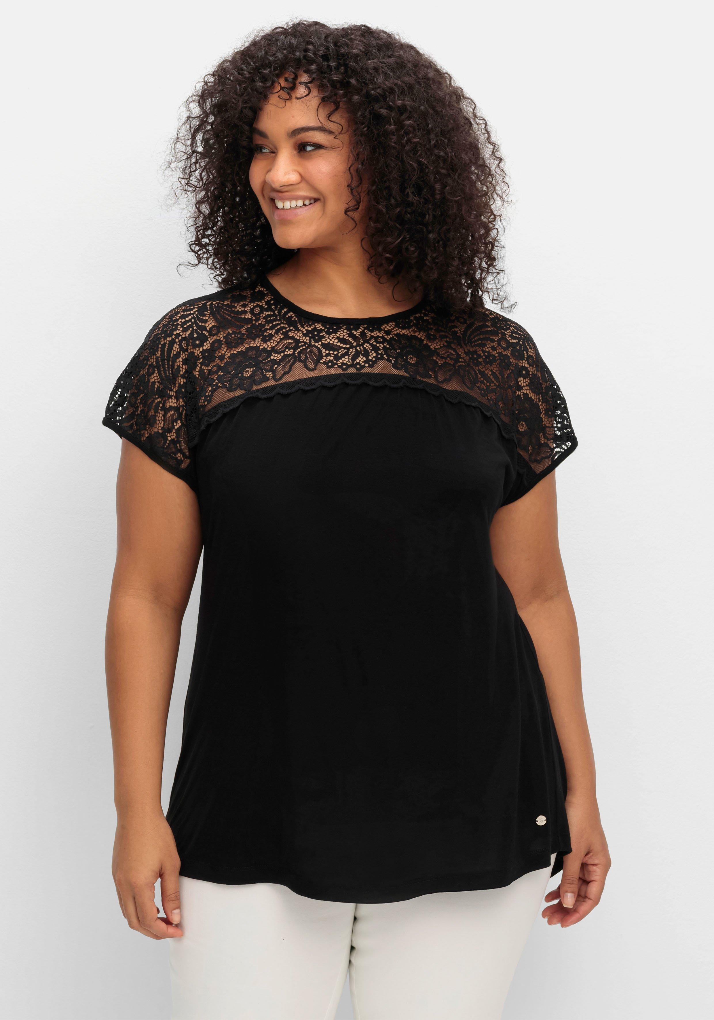 Shirt mit Spitzenpasse an der Schulterpartie