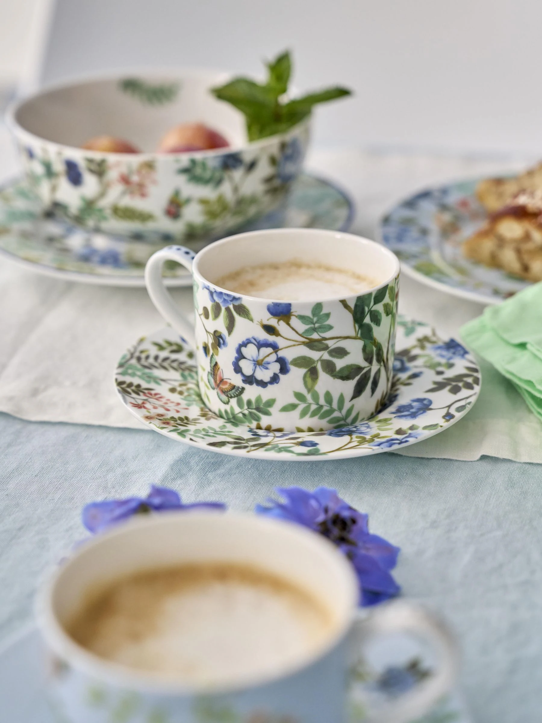 Designers Guild - Porcelaine De Chine - 4 theekopjes en -schotels