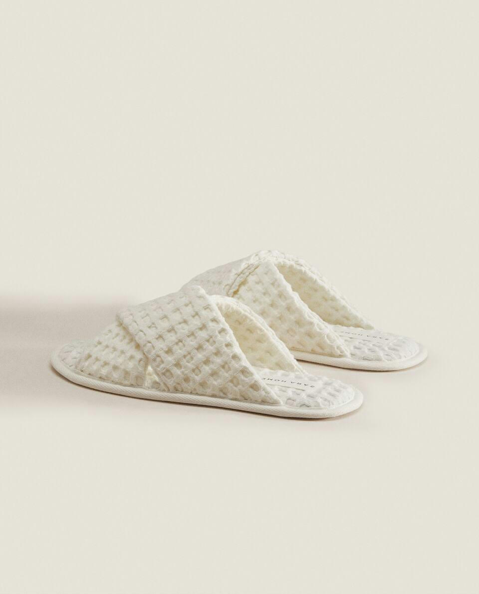 CHINELOS CRUZADOS DE MALHA WAFFLE