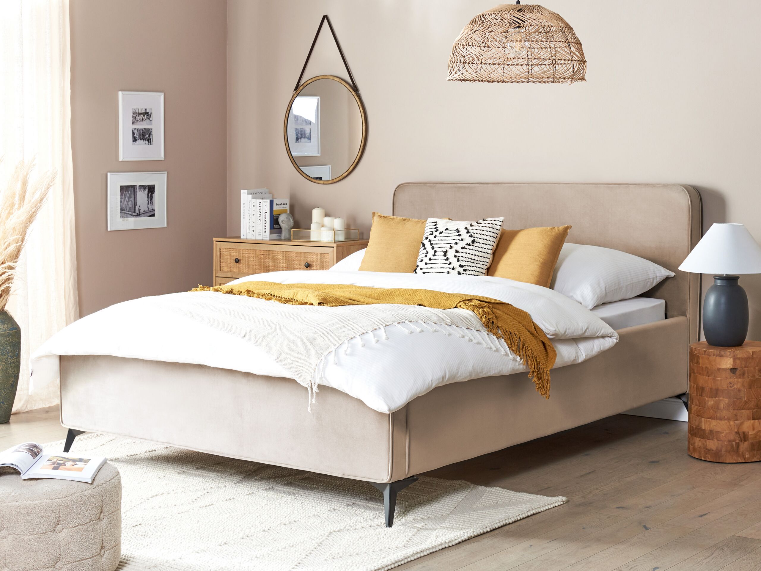 Beliani - VALOGNES - Tweepersoonsbed - Taupe - 160 x 200 cm - Fluweel