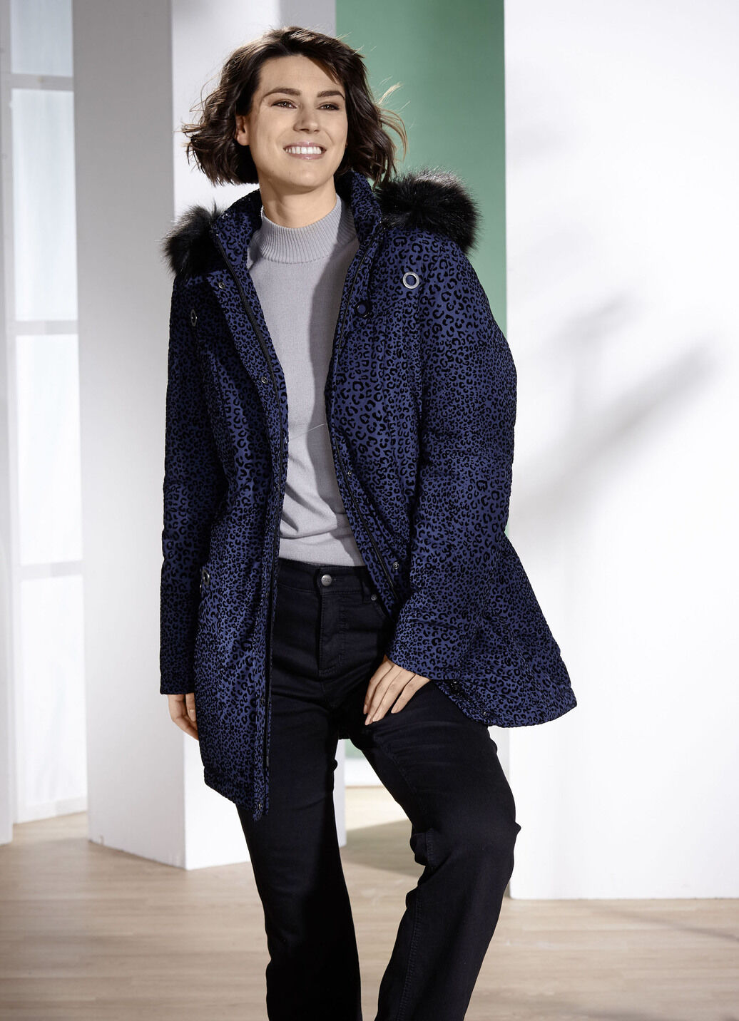 Longjacke mit Raubtierfell-Dessin